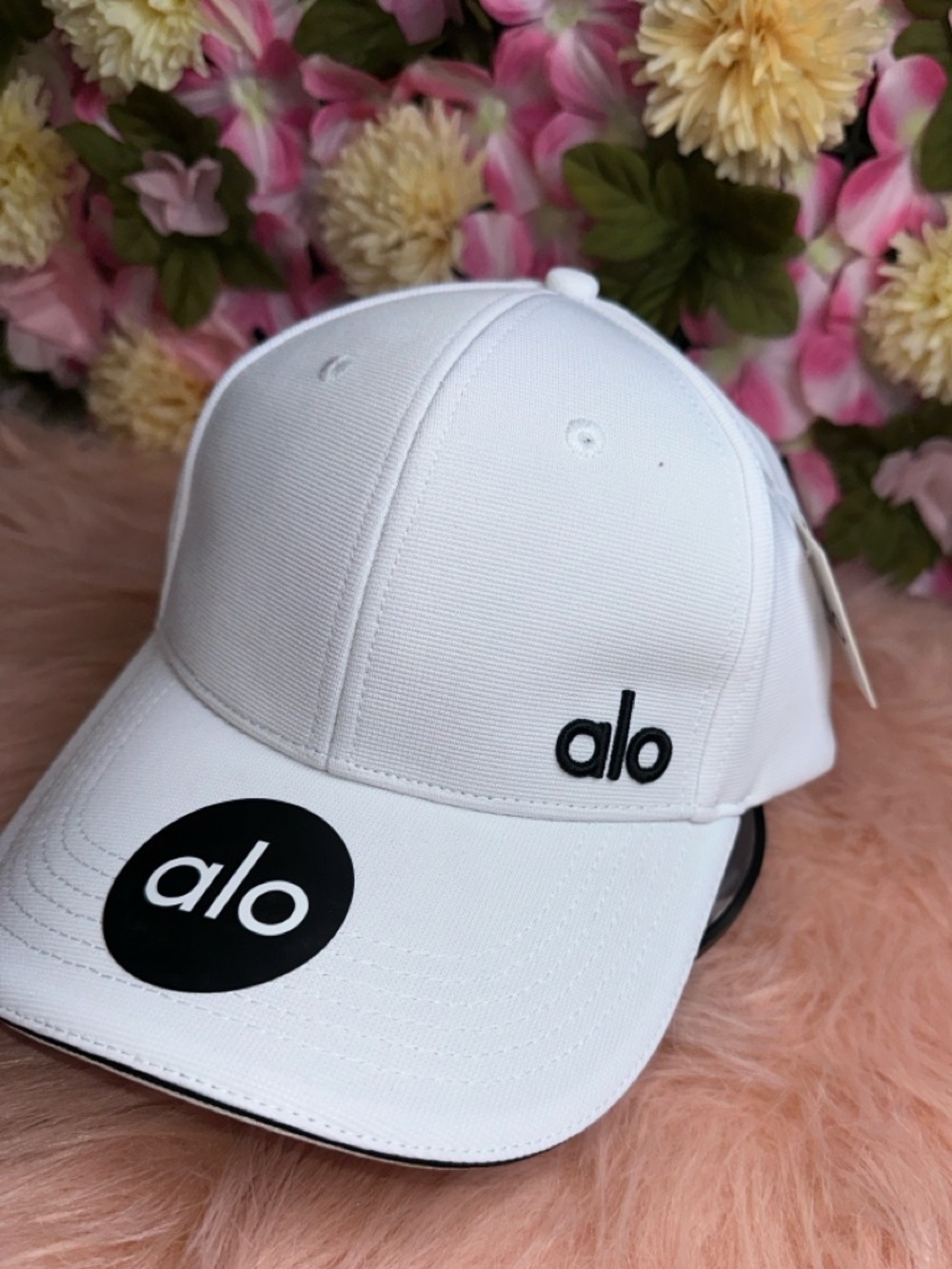 Classic White Cap – Clean, Adjustable & Everyday Essential